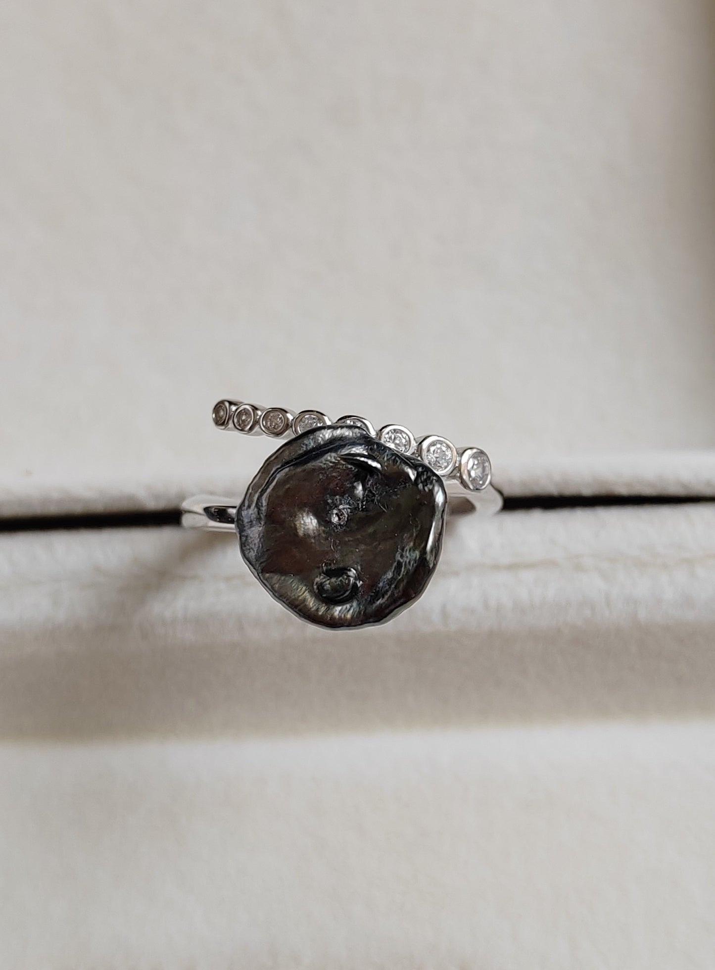 'Wild' Flower ring genuine tahitian Keshi pearl 3.6ct