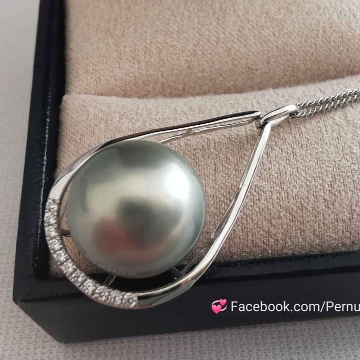 'Borabora' Pendant 18k white gold genuine tahitian south sea pearl 12.6mm