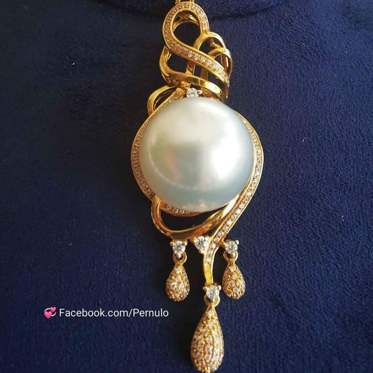 'Phoenix' Pendant 18k gold genuine south sea pearl 13.2mm